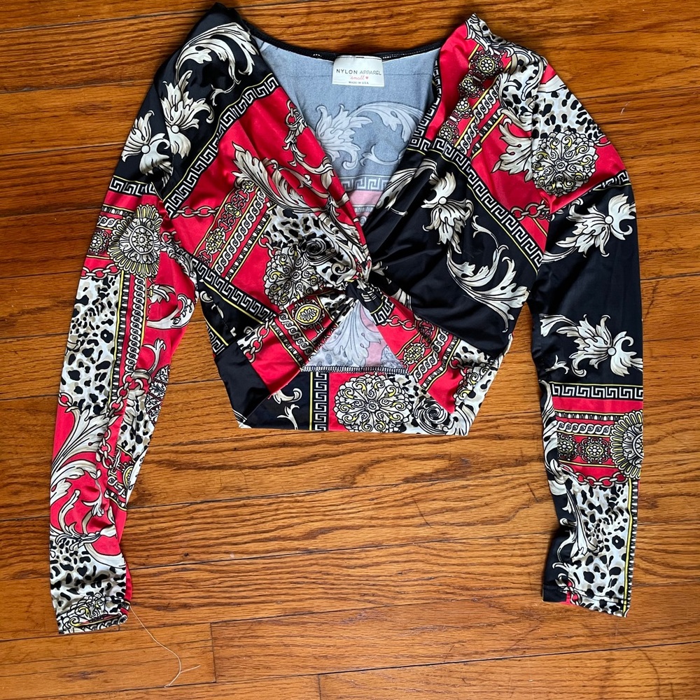 Black and red long sleeve crop top